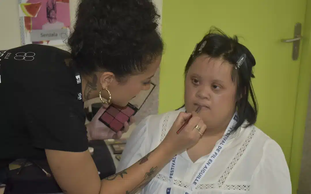 Sokan défile pour l’inclusion : une résidente en situation de handicap sous les projecteurs